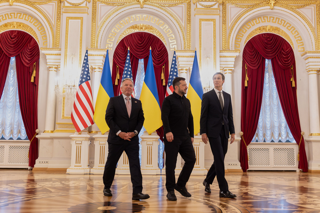 In this photo provided by the Ukrainian Presidential Press Office, Ukraine's President Volodymyr Zelenskyy, center, walks with U.S. President Donald Trump's envoys Jared Kushner, right, and Steve Witkoff at Mariinsky palace in Kyiv, Ukraine, Sunday, Sept. 6, 2026. (Ukrainian Presidential Press Office via AP)