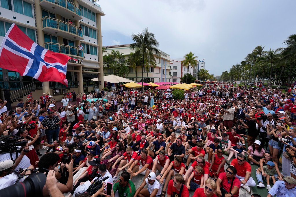 Norway soccer fans chant as they perform a Viking row on Ocean Drive in Miami Beach, Fla., Friday, July 10, 2026, on the eve of their team's quarterfinal World Cup soccer match against England. (AP Photo/Rebecca Blackwell)