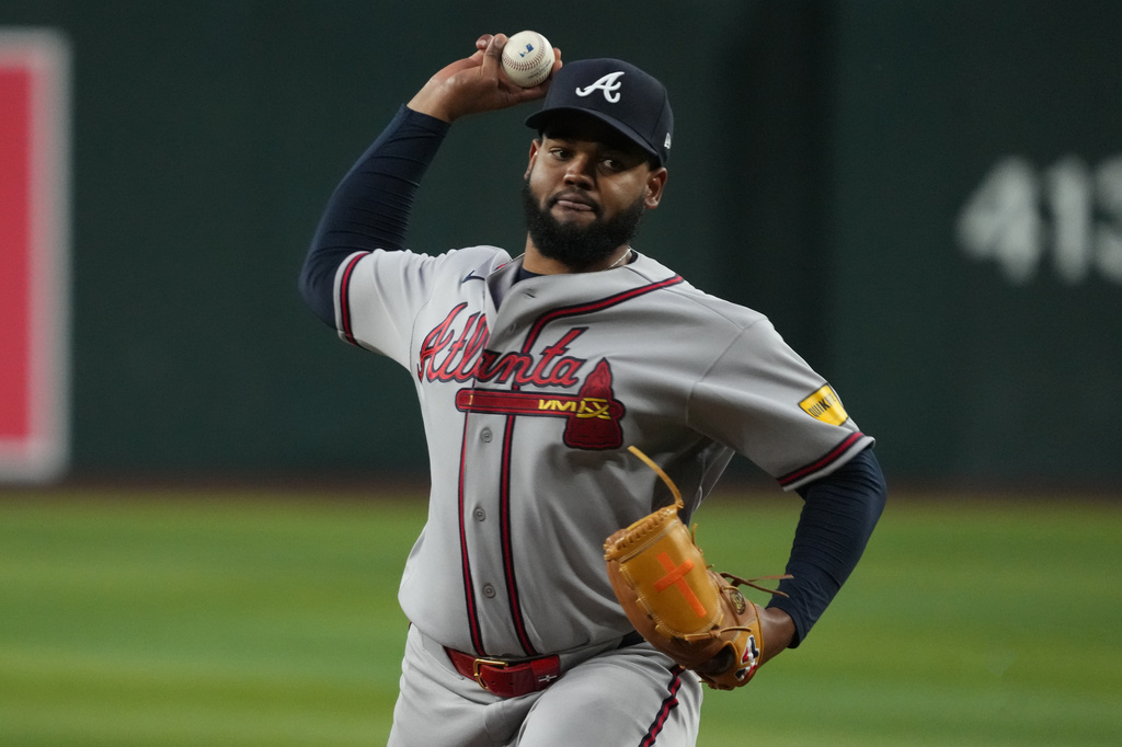 Atlanta Braves pitcher Reynaldo López throws against the Arizona Diamondbacks in the first inning of a baseball game, Thursday, April 2, 2026, in Phoenix. (AP Photo/Rick Scuteri)