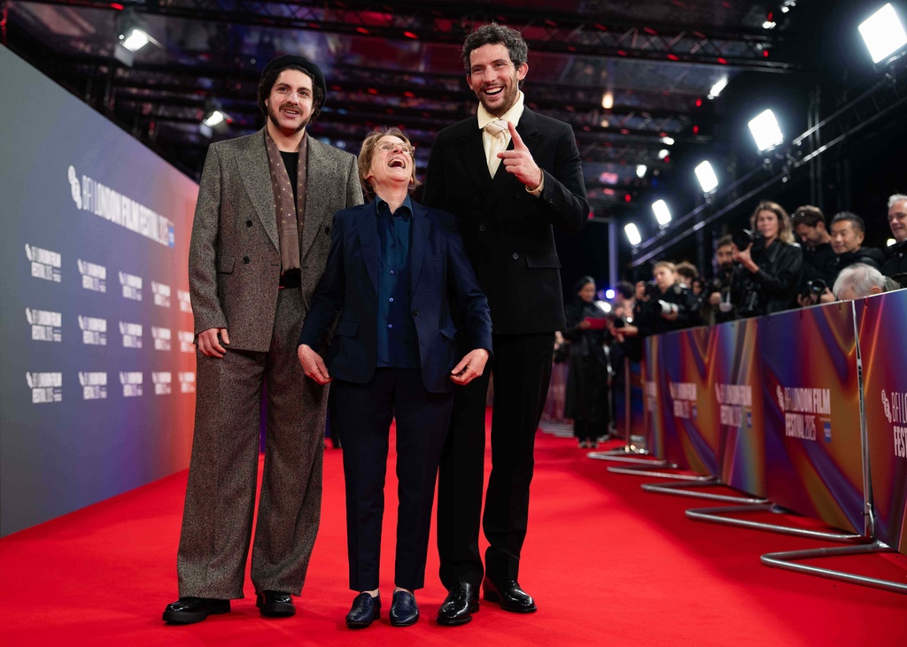 Eli Gelb, from left, Director Kelly Reichardt and Josh O' Connor pose upon arrival at the premiere of the film "The Mastermind" during the London film festival in London, Monday, Oct. 13, 2025. (Photo by Scott A Garfitt/Invision/AP)