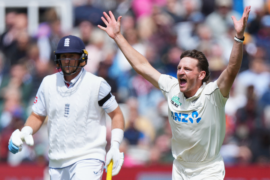 New Zealand's Nathan Smith appeals for lbw during the first day of their test match against England at Lord's cricket ground in London, Thursday, June 4, 2026. (AP Photo/Kirsty Wigglesworth)