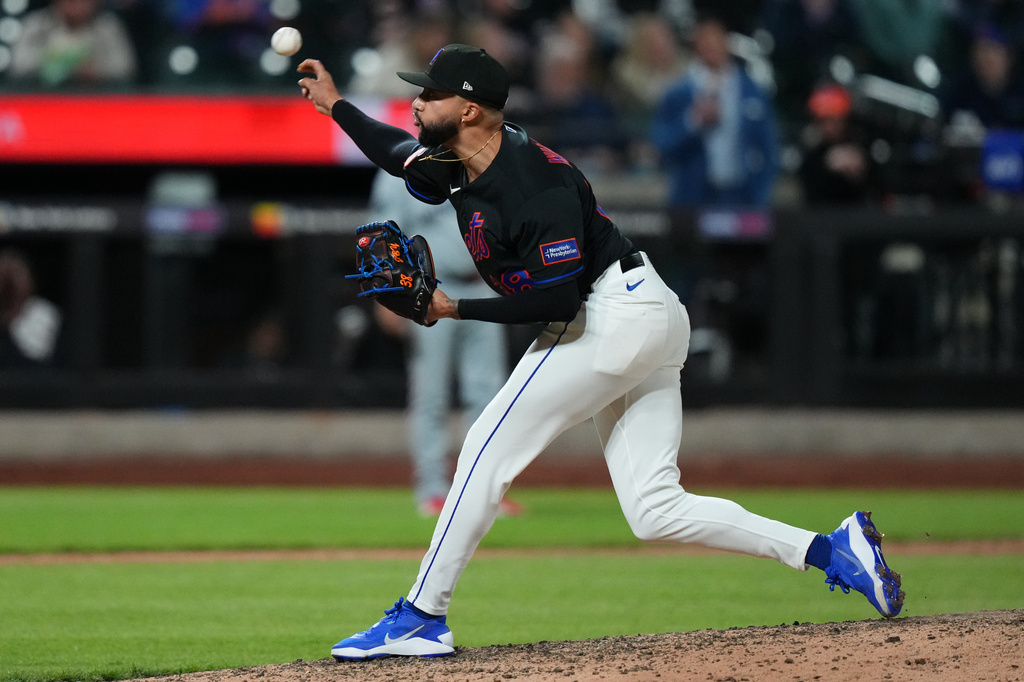 New York Mets' Devin Williams pitches during the ninth inning of a baseball game against the Minnesota Twins Thursday, April 23, 2026, in New York. (AP Photo/Frank Franklin II)