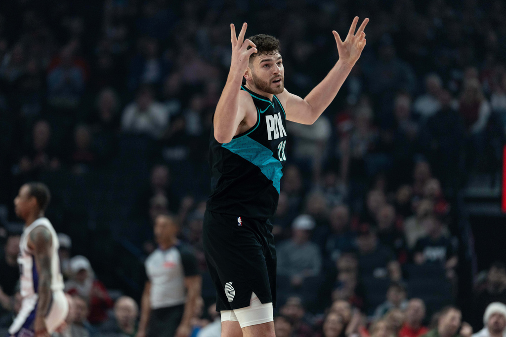 Portland Trail Blazers center Donovan Clingan, reacts after the made shot against the Sacramento Kings during the first half of an NBA basketball game, Thursday, Dec. 18, 2025, in Portland, Ore. (AP Photo/Howard Lao)