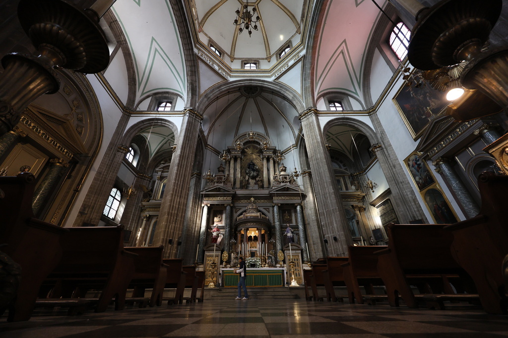 The main altarpiece, designed by artist Manuel Tolsa, stands in La Profesa church in Mexico City, Tuesday, Jan. 27, 2026. (AP Photo/Ginnette Riquelme)