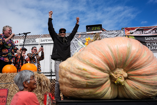 Brandon Dawson, center, celebrates after winning the Safeway 52nd annual World Championship Pumpkin Weigh-Off in Half Moon Bay, Calif., Monday, Oct. 13, 2025. (AP Photo/Godofredo A. Vásquez) Brandon Dawson, center, celebrates after winning the Safeway 52nd annual World Championship Pumpkin Weigh-Off in Half Moon Bay, Calif., Monday, Oct. 13, 2025. (AP Photo/Godofredo A. Vásquez)