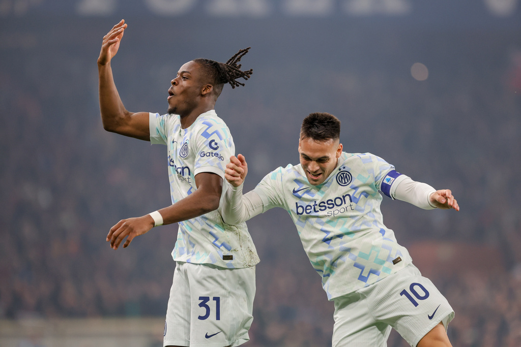 Inter's Yann-Aurel Bisseck celebrates after scoring a goal during the Serie A soccer match between Genoa and Inter, in Genoa, Italy, Sunday, Dec. 14, 2025. (Tano Pecoraro/LaPresse via AP)