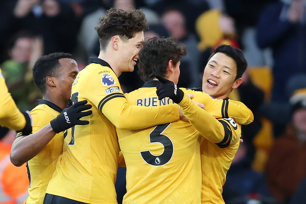 Wolverhampton Wanderers' Hwang Hee-Chan, right, celebrates after scoring his side's second goal during the English Premier League soccer match between Wolverhampton Wanderers and West Ham United in Wolverhampton, England, Saturday, Jan. 3, 2026. (Nigel French/PA via AP)