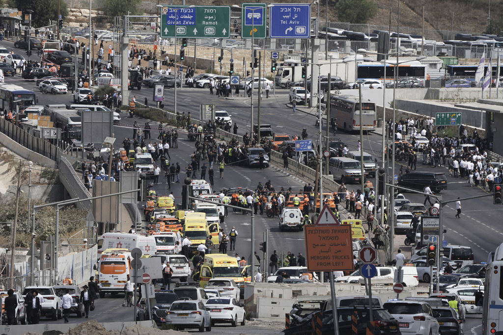 Israeli police and rescue teams respond at the scene of a shooting attack where several people killed and injured in Jerusalem, Monday, Sept. 8, 2025. (AP Photo/Mahmoud Illean)