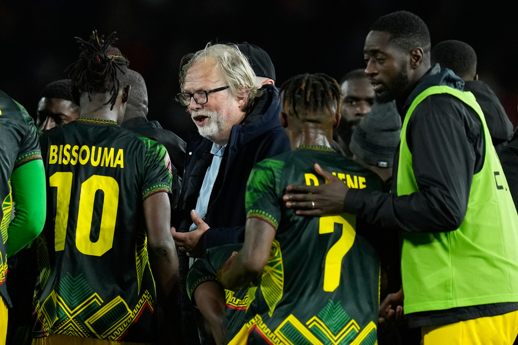 Mali's head coach Tom Saintfiet talks to players before the ectra time during the Africa Cup of Nations best of 16 soccer match between Mali and Tunisia in Casablanca, Morocco, Saturday, Jan. 3, 2026. (AP Photo/Themba Hadebe)