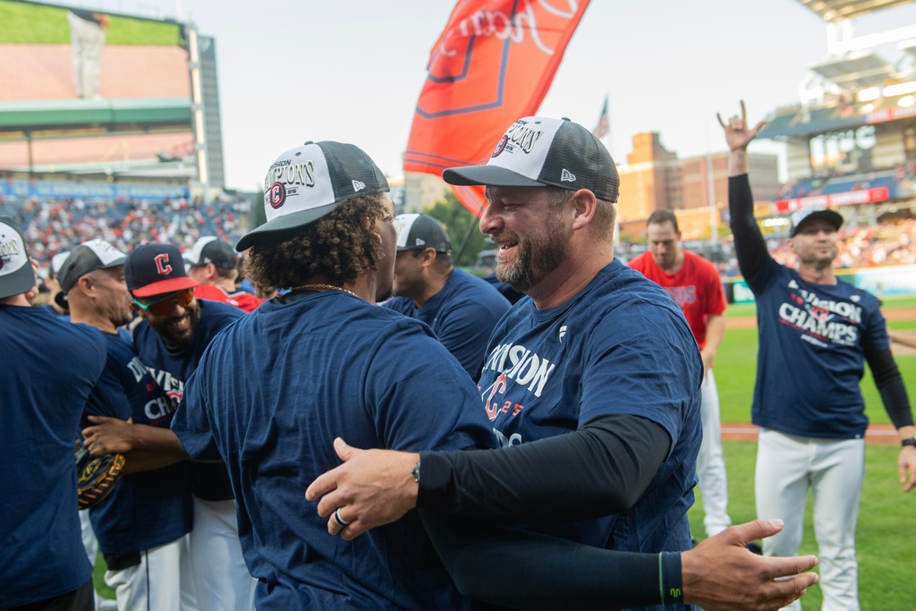 Cleveland Guardians' Bo Naylor, left, celebrates with manager Stephen Vogt after the Guardians win the American League Central Division Championship Sunday, Sept. 28, 2025, in Cleveland. (AP Photo/Phil Long)