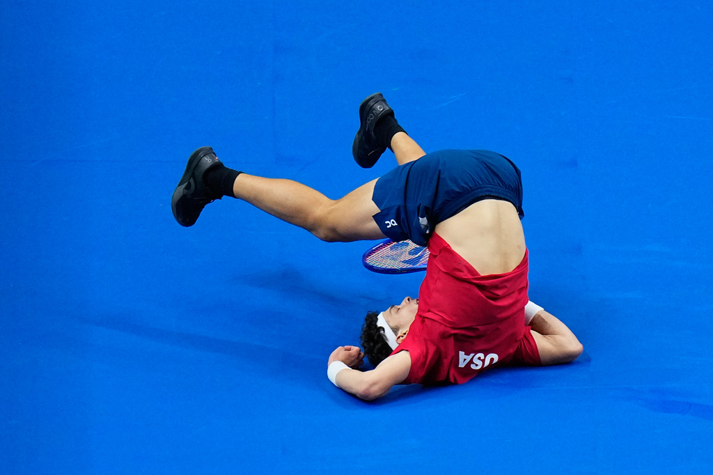 United States' Ben Shelton falls after returning the ball to Czechia's Jiri Lehecka during the Davis Cup second round qualifier match between the Czech Republic and the United States, in Prague, Friday, Sept. 18, 2026. (AP Photo/Petr David Josek)