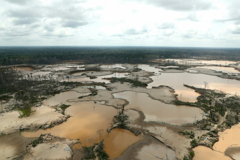 La minería de oro ilegal se extiende a nuevas regiones de la Amazonía peruana en 2026