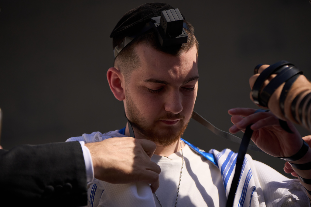 Freed Israeli hostage Bar Kupershtein, recently released from Hamas captivity in Gaza, attends a tefillin-laying ceremony at a plaza known as Hostages Square, in Tel Aviv, Israel, Friday, Oct. 31, 2025. (AP Photo/Oded Balilty)
