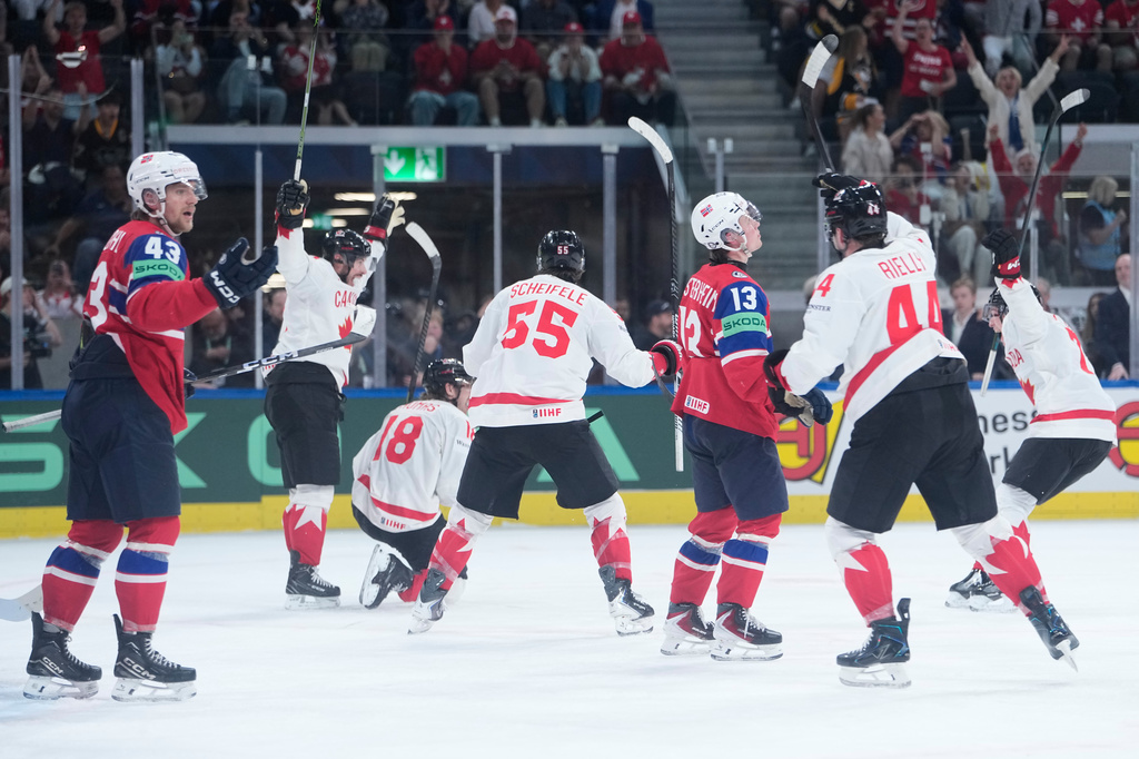 Canada's Robert Thomas (18), third left, celebrates after scoring his side's second goal during the 2026 IIHF Men's Ice Hockey World Championship bronze medal match between Canada and Norway, in Zurich, Switzerland, Sunday, May 31, 2026. (AP Photo/Darko Bandic)