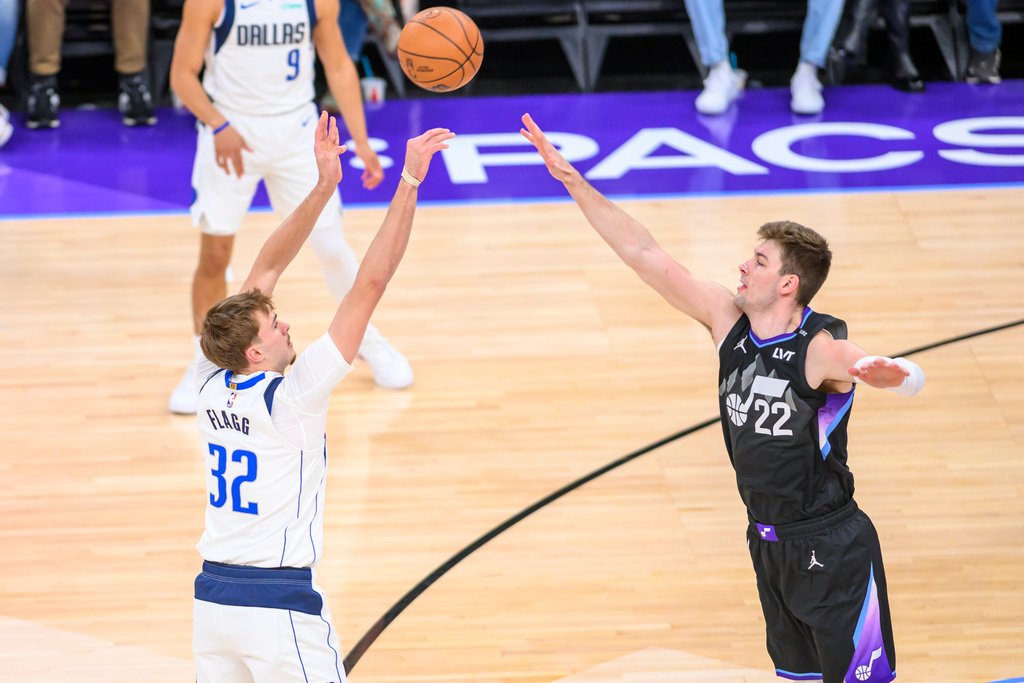 Dallas Mavericks forward Cooper Flagg (32) shoots over Utah Jazz forward Kyle Filipowski (22) during the first half of an NBA basketball game, Monday, Dec. 15, 2025, in Salt Lake City. (AP Photo/Tyler Tate)