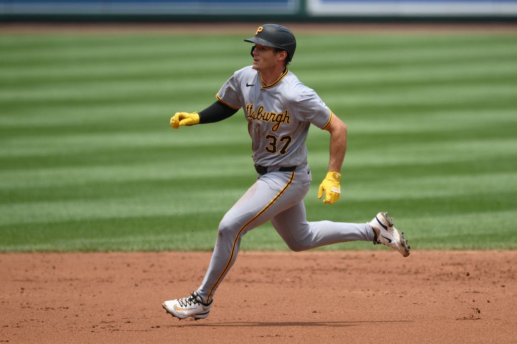 Pittsburgh Pirates' Tyler Callihan runs toward third base on a throwing error by Washington Nationals pitcher Cade Cavalli on a pickoff-attempt during the second inning of a baseball game, Sunday, July 5, 2026, in Washington. (AP Photo/Nick Wass)