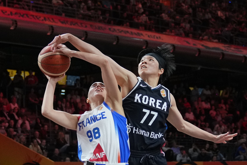 Korea's Jin An blocks France's Pauline Astier during the Women's Basketball World Cup match between France and Korea in Berlin, Saturday, Sept. 5, 2026. (AP Photo/Ebrahim Noroozi)