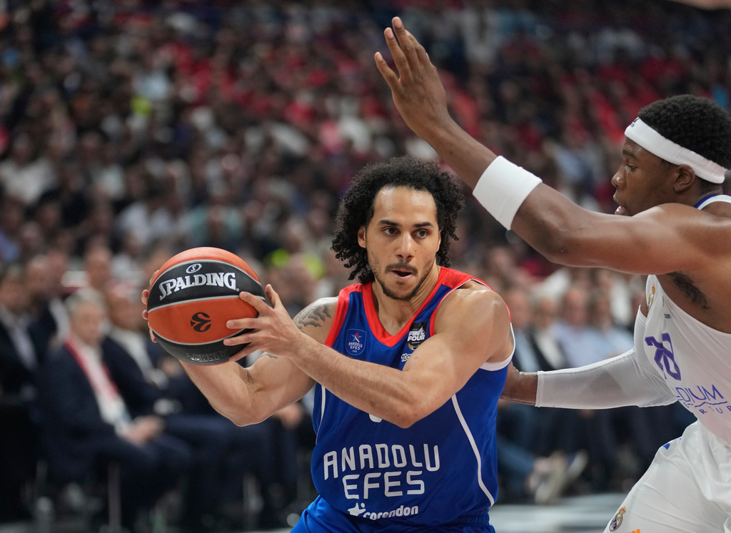 Anadolu Efes' Shane Larkin in action by Real Madrid's Guerschon Yabusele during Final Four Euroleague finall basketball match between Anadolu Efes and Real Madrid, in Belgrade, Serbia, Saturday, May 21, 2022. (AP Photo/Darko Vojinovic)