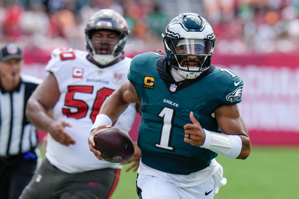 Philadelphia Eagles quarterback Jalen Hurts (1) runs the ball for a first down during the first half of an NFL football game against the Tampa Bay Buccaneers, Sunday, Sept. 28, 2025, in Tampa, Fla. (AP Photo/Chris O'Meara)