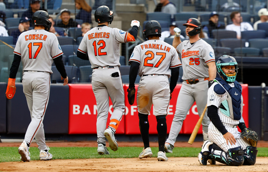 Baltimore Orioles' Pete Alonso, right, greets teammates Colton Cowser (17), Dylan Beavers (12), and Christian Franklin (27) after scoring against the New York Yankees during the fourth inning in the first baseball game of a doubleheader, Friday, Sept. 25, 2026, in New York. (AP Photo/Noah K. Murray)