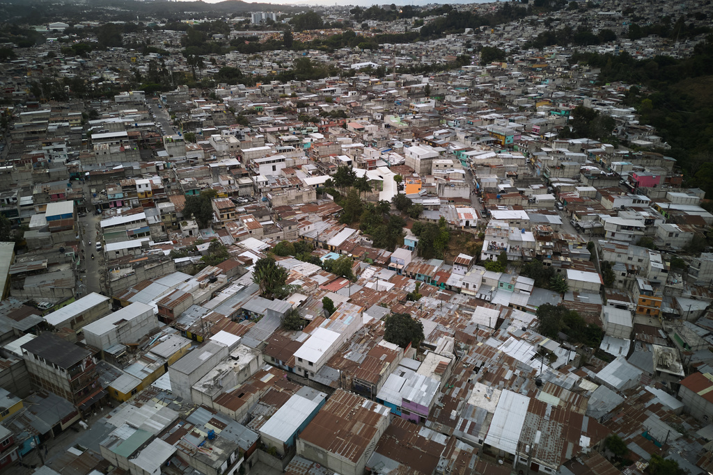 Houses dot the Nueva Jerusalem neighborhood during the country's state of emergency, following an escalation of gang-related violence, on the outskirts of Guatemala City, Tuesday, Jan. 20, 2026. (AP Photo/Moises Castillo)