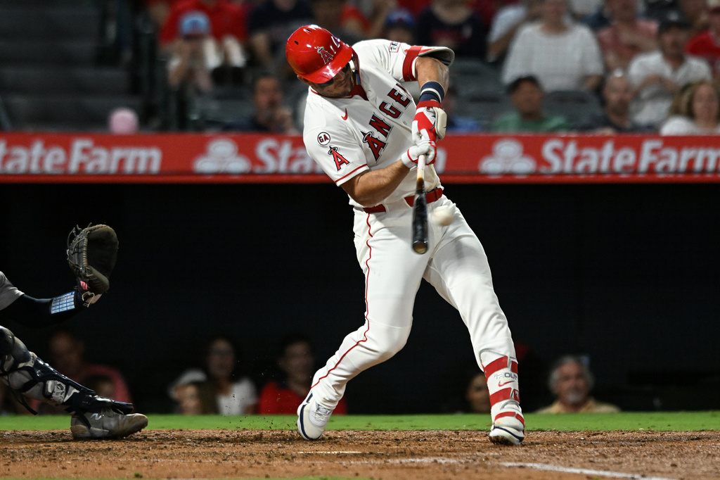 Los Angeles Angels' Mike Trout hits a two-run single against the New York Yankees in the fourth inning of a baseball game Monday, Aug. 31, 2026, in Anaheim, Calif. (AP Photo/Wally Skalij)