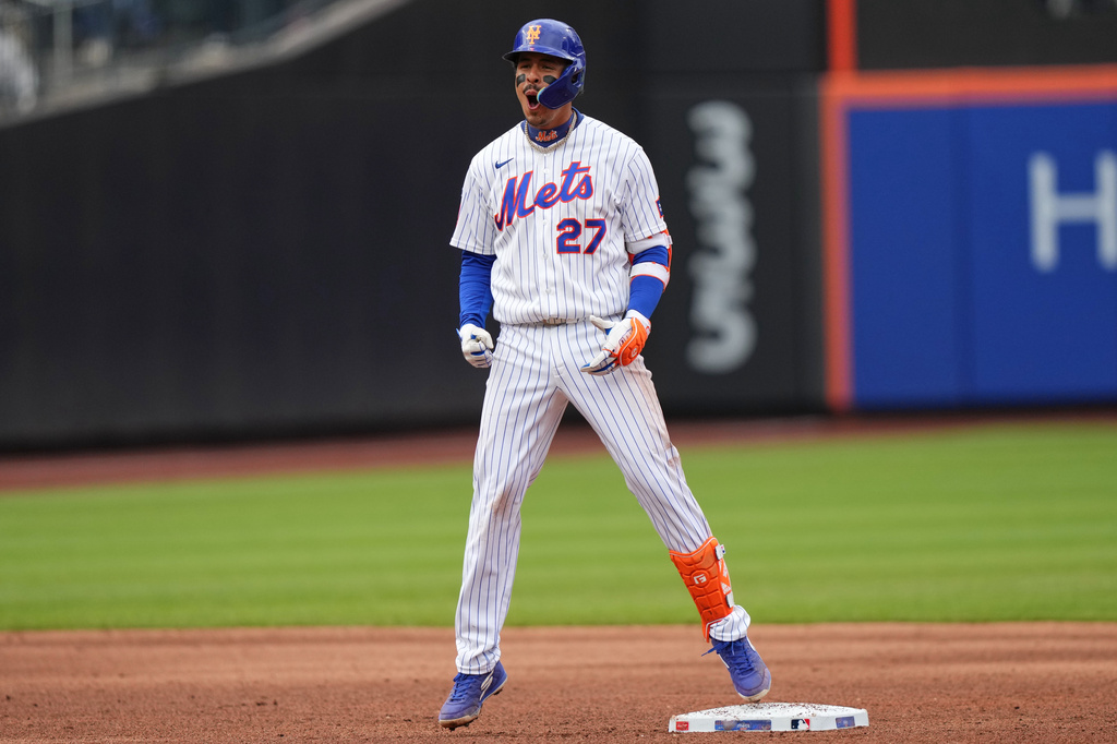 New York Mets' Mark Vientos (27) celebrates after hitting an RBI double during the sixth inning of a baseball game Washington Nationals Thursday, April 30, 2026, in New York. (AP Photo/Frank Franklin II)