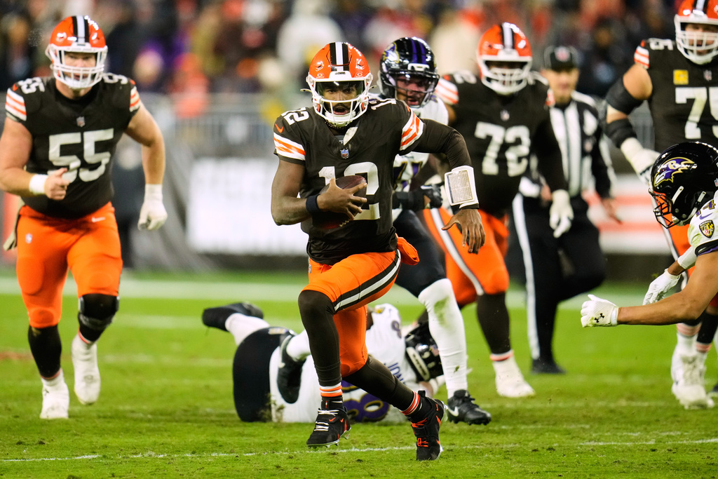 Cleveland Browns quarterback Shedeur Sanders (12) runs the ball in the second half of an NFL football game against the Baltimore Ravens in Cleveland, Sunday, Nov. 16, 2025. (AP Photo/Sue Ogrocki)