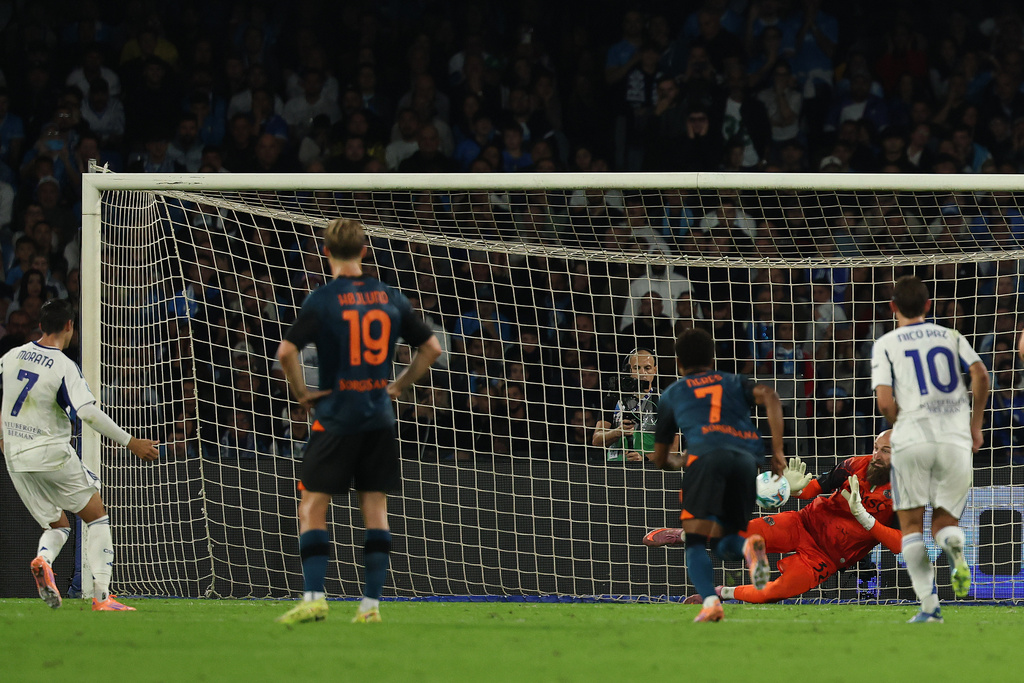 Napoli goalie Vanja Milinkovic-Savic saves a penalty kicked by Como's Alvaro Morata during the Italian Serie A soccer match between Napoli and Como, in Naples, Italy, Saturday, Nov. 1, 2025. (Alessandro Garofalo/LaPresse via AP)