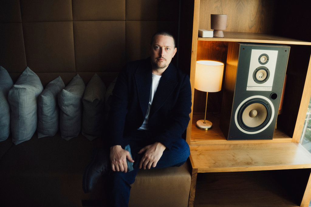 This photo provided by Hallwood shows British AI music creator Oliver McCann, on Aug. 7, 2025, in West Hollywood, Calif. (Hallwood via AP)