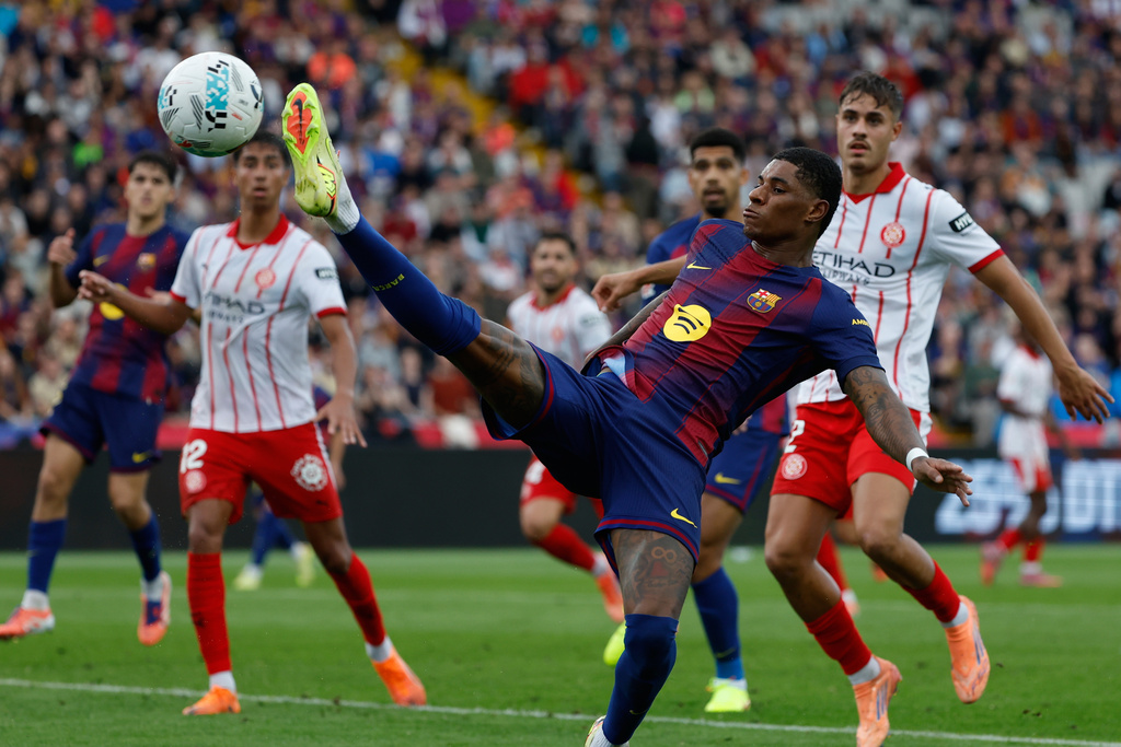Barcelona's Marcus Rashford shoots during a La Liga soccer match between Barcelona and Girona in Barcelona, Spain, Saturday, Oct. 18, 2025. AP Photo/Joan Monfort)