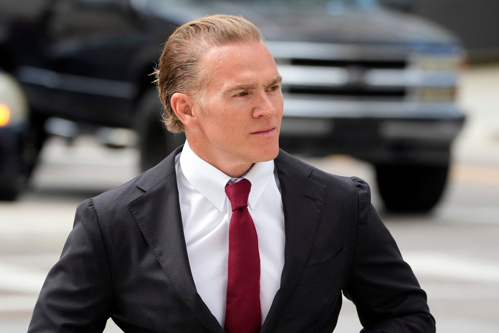 Former Green Beret Jordan Goudreau walks to the United States Courthouse for a bond hearing in Tampa, Fla., Wednesday, Oct. 29, 2025. (AP Photo/Chris O'Meara)