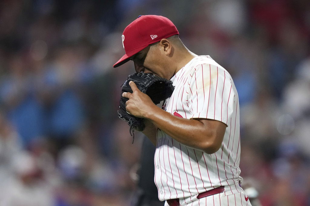 Philadelphia Phillies pitcher Ranger Suárez reacts after being pulled during the seventh inning of a baseball game against the Seattle Mariners Monday, Aug. 18, 2025, in Philadelphia. (AP Photo/Matt Slocum)