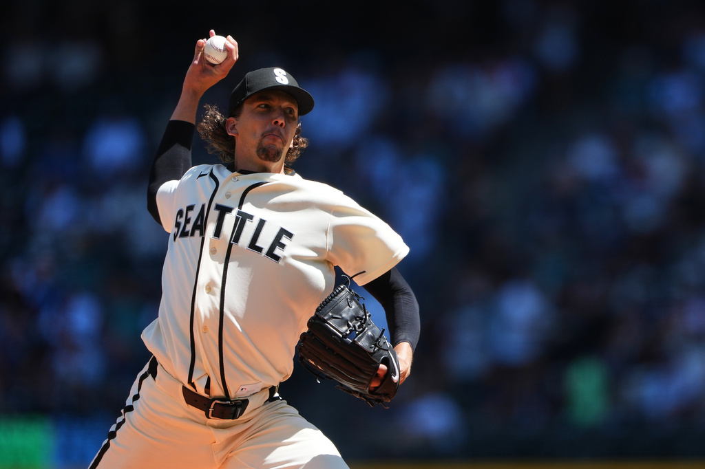 Seattle Mariners starting pitcher Logan Gilbert throws against the San Francisco Giants during the first inning of a baseball game, Sunday, July 19, 2026, in Seattle. (AP Photo/Lindsey Wasson)