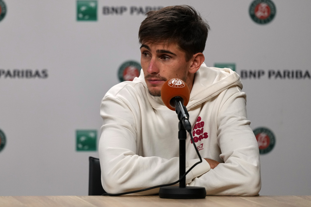 Italy's Matteo Arnaldi holds a press conference after witdrowing from a semifinal match due to an injury at the French Open in Paris, Friday, June 5, 2026. (AP Photo/Thibault Camus)
