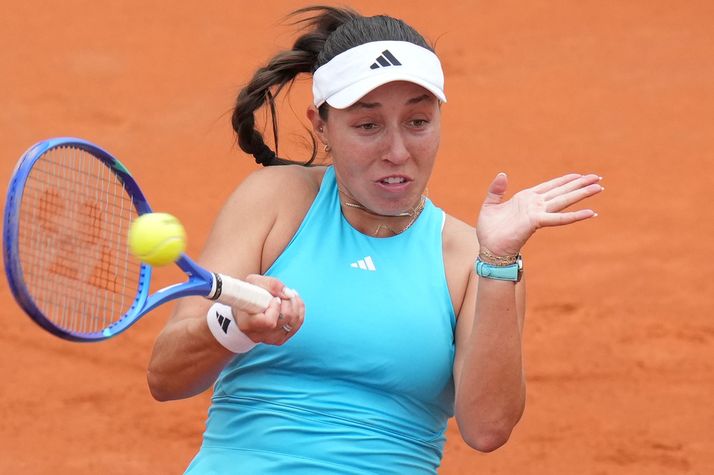 United States' Jessica Pegula returns the ball to Switzerland's Rebeka Masarova, during their match at the Italian Open tennis tournament in Rome, Sunday, May 10, 2026. (AP Photo/Andrew Medichini)