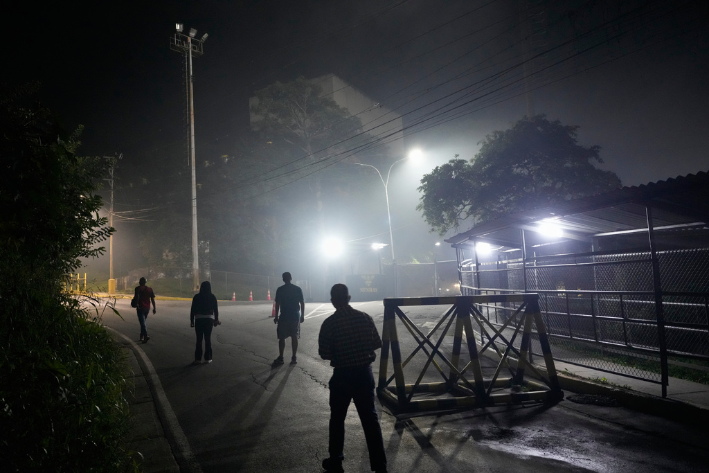 Relatives of political prisoners gather outside the Rodeo I prison in Guatire, Venezuela, Thursday, Jan. 8, 2026, after National Assembly President Jorge Rodriguez said the government would release Venezuelan and foreign prisoners. (AP Photo/Matias Delacroix)