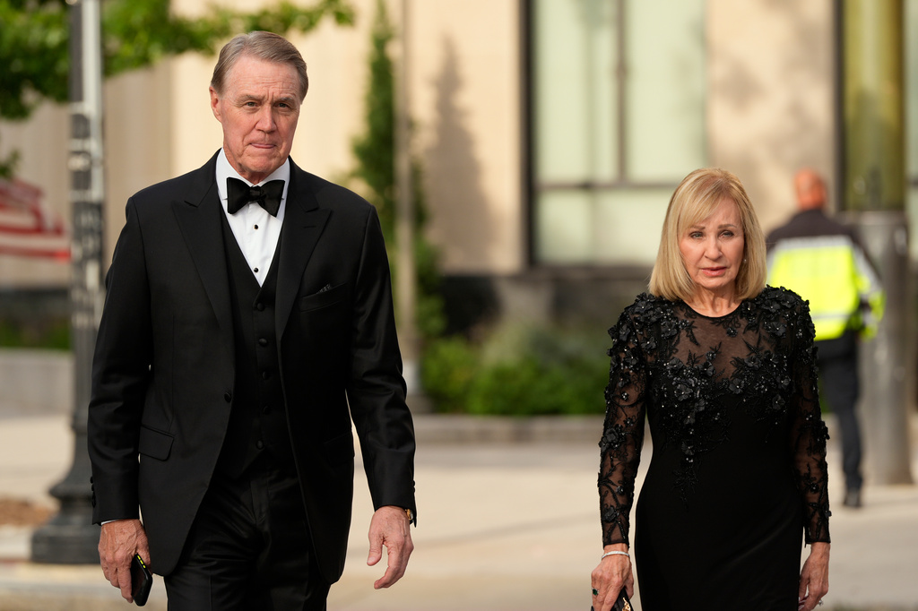 U.S. Ambassador to China David Perdue, left, and his wife Bonnie Perdue walk to the White House to attend a state dinner hosted for China's President Xi Jinping, Thursday, Sept. 24, 2026, in Washington. (AP Photo/Carolyn Kaster)