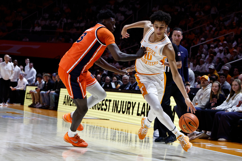 Nate Ament, Jaylen Carey propel Tennessee to 77-69 victory over Auburn