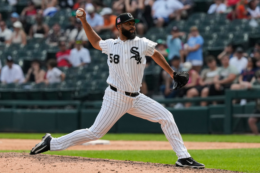 Chicago White Sox relief pitcher Seranthony Domínguez throws against the Houston Astros during the ninth inning of a baseball game in Chicago, Sunday, July 26, 2026. (AP Photo/Nam Y. Huh)