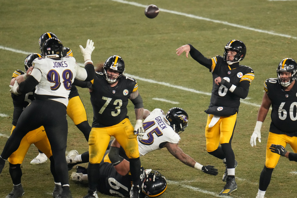 Pittsburgh Steelers quarterback Aaron Rodgers (8) throws during the second half an NFL football game against the Baltimore Ravens, Sunday, Jan. 4, 2026, in Pittsburgh. (AP Photo/Gene J. Puskar)