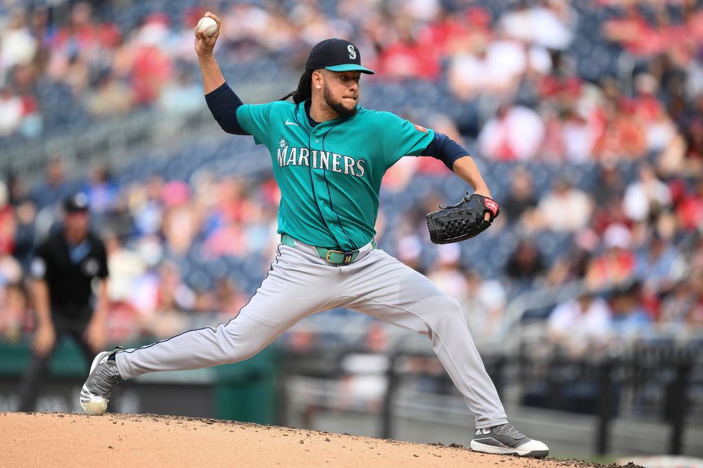 Seattle Mariners pitcher Luis Castillo throws during the third inning of a baseball game against the Washington Nationals, Saturday, June 13, 2026, in Washington. (AP Photo/Nick Wass)