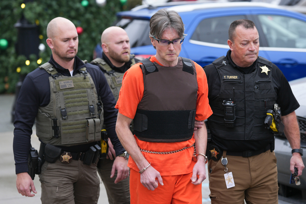 Curt Andersen leaves the Boone County Courthouse after appearing for a hearing on a voluntary manslaughter charge in the killing of Maria Florinda Rios Perez De Velasquez in Lebanon, Ind., Friday, Nov. 21, 2025. (AP Photo/AJ Mast)