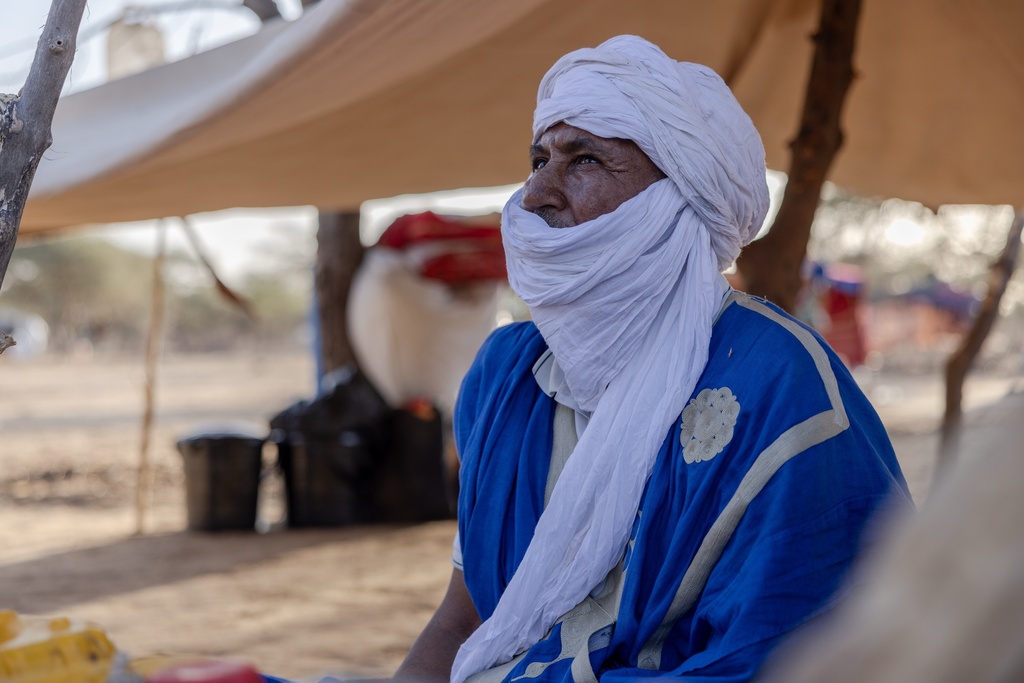 A village chief who fled northern Mali’s scorched earth policy of Africa Corps, sits in Douankara, Mauritania, Tuesday, Nov. 4, 2025. (AP Photo/Caitlin Kelly)