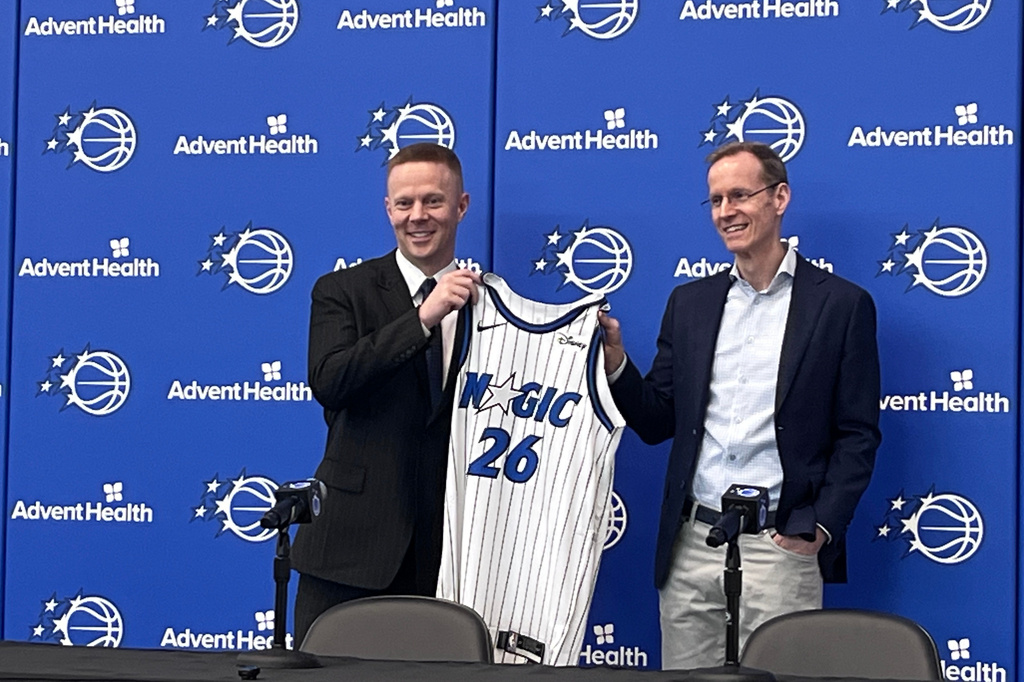 New Orlando Magic coach Sean Sweeney, left, is introduced by Magic president Jeff Weltman at a news conference at the team's training facility Thursday, June 18, 2026, in Orlando, Fla. (AP Photo/Tim Reynolds)