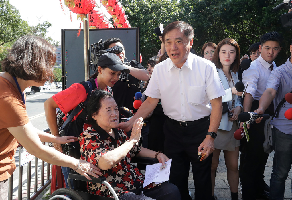 Taiwan's Nationalist Party, or Kuomintang (KMT), chairperson candidate Hau Lung-bin, center, greets supporters before voting for the party's leadership race in Taipei, Taiwan, Saturday, Oct. 18, 2025. (AP Photo/Chiang Ying-ying)