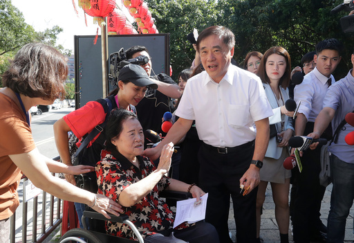 Taiwan's Nationalist Party, or Kuomintang (KMT), chairperson candidate Hau Lung-bin, center, greets supporters before voting for the party's leadership race in Taipei, Taiwan, Saturday, Oct. 18, 2025. (AP Photo/Chiang Ying-ying) Taiwan's Nationalist Party, or Kuomintang (KMT), chairperson candidate Hau Lung-bin, center, greets supporters before voting for the party's leadership race in Taipei, Taiwan, Saturday, Oct. 18, 2025. (AP Photo/Chiang Ying-ying)