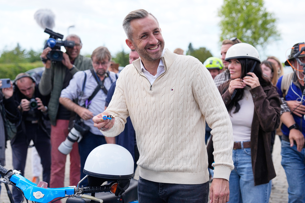 Ulrich Siegmund, top candidate for the "Alternative for Germany" (AfD) party holds his motorcycle keys in party colors after voting at a polling station during the Saxony-Anhalt state elections in Tangermuende, eastern Germany, Sunday, Sept. 6, 2026. (AP Photo/Matthias Schrader)
