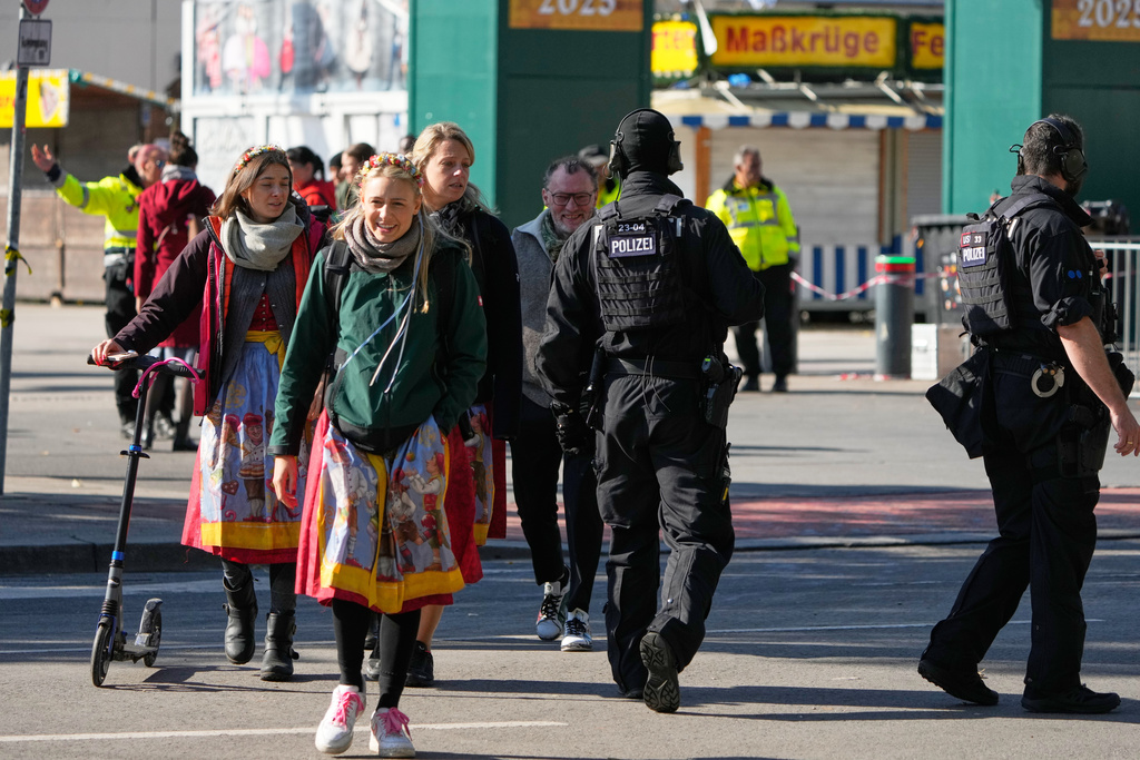 A police officer walks at the Oktoberfest area that stays closed after a bomb threatening in Munich, Germany, Wednesday, Oct.1, 2025. (AP Photo/Matthias Schrader)