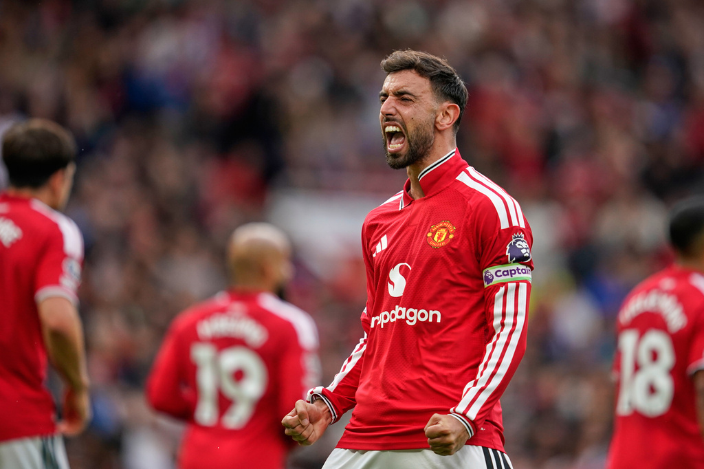Manchester United's Bruno Fernandes celebrates after scoring his side's third goal during the English Premier League soccer match between Manchester United and Ipswich Town in Manchester, England, Sunday, Aug. 30, 2026. (AP Photo/Dave Thompson)